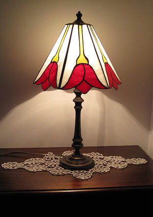 Tiffany Wisteria art nouveau style table lamp, c. 1902