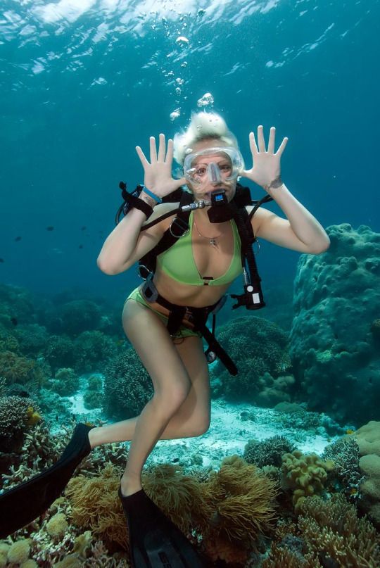 Scuba Nude Woman 22