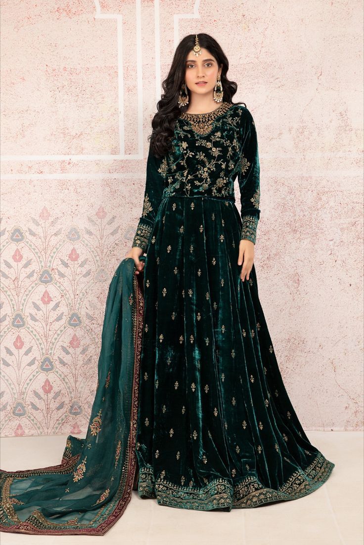 3 Piece Choli fabric: Velvet Lehnga fabric: Velvet Dupatta fabric: Organza Velvet all over embroidered choli and lehnga with embroidered border on sleeves and lehnga Handwork on neckline Pakistani Dresses Online, Pakistani Outfits, Pakistani Fashion, Velvet Lehnga, Velvet Dress, Pakistani Party Wear, Pakistani Dress Design, Mehndi Outfit, Lehenga Style