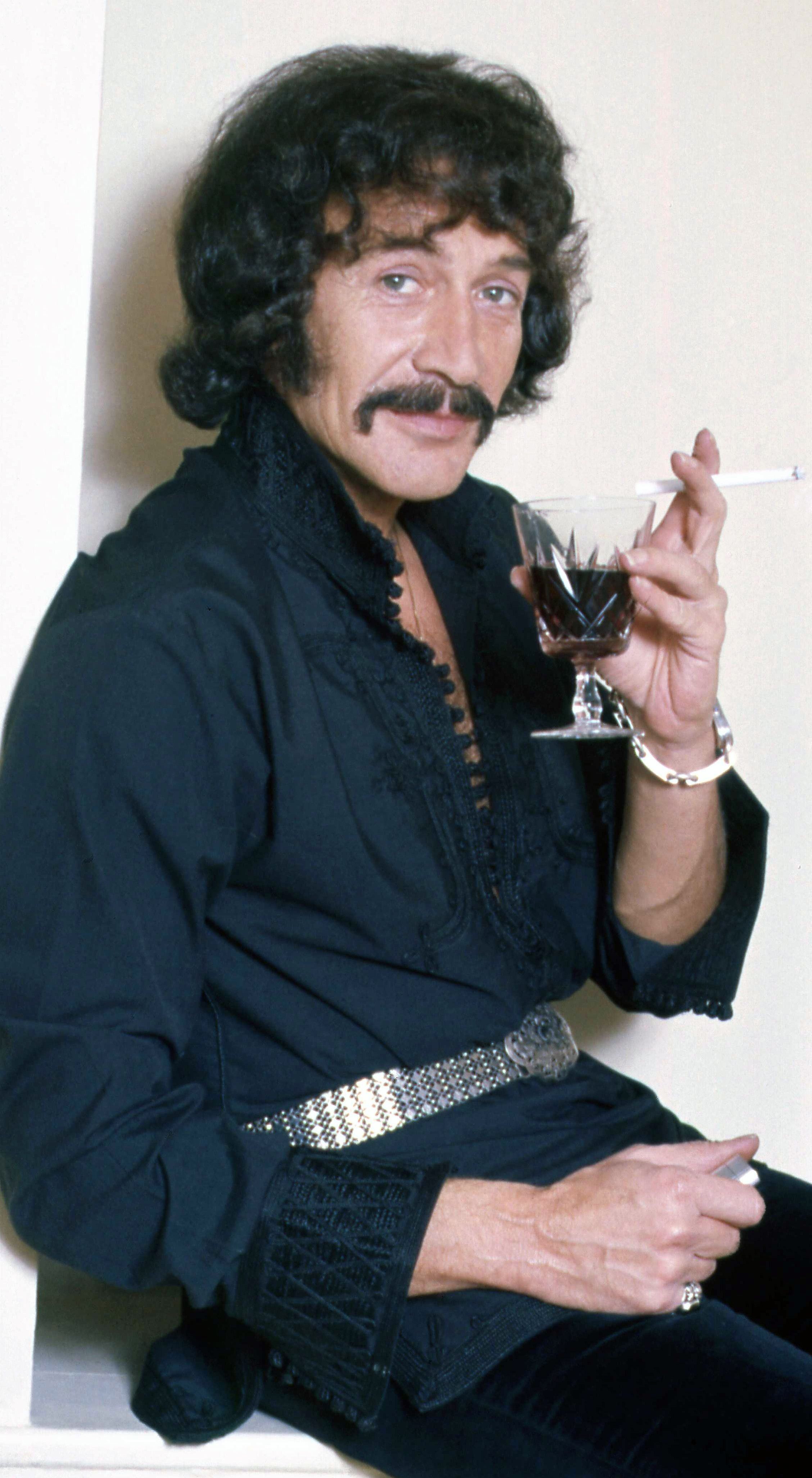 File:Peter Wyngarde 48 Allan Warren.jpg