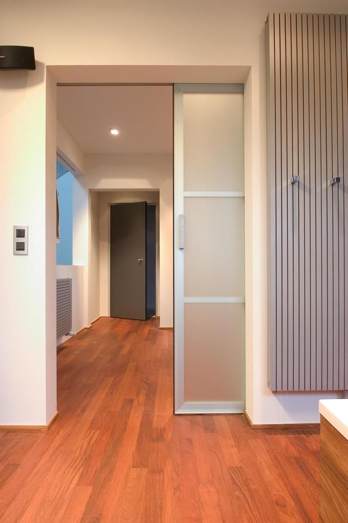Glazen schuifdeur badkamer. Glass sliding door at bathroom ... Glazen schuifdeur badkamer. Glass sliding door at bathroom ...