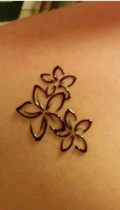 3D Tattoos More Flor Henna, Arte Henna, Henna Kunst, Small Henna Designs, Mehndi Designs For Beginners, Mehndi Art Designs, Henna Flower Designs, Geometric Designs, Cute Easy Henna Designs