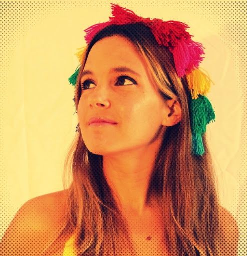 Sonó Tumbas de la gloria, de Fito Páez, interpretada por Sol Mihanovich. Esta es la columna de versiones de rock hecho en Argentina de @SoyFernandoAbel para Zona de Nadie, el programa de @Ayeortizradio en www.RadioKLA.com.ar. Producción y musicalización: Fernando CHatarra Fauszleger, para @soyAguaPrensa. Hair Wrap, Radio, Drop Earrings, Hair Styles, Beauty, Fashion, Sun, So Done, Argentina