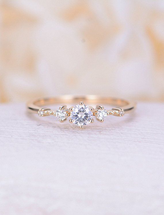 Einzigartige Verlobungsring massiv 14K gold Moissanite Verlobungsring Vintage Frauen Diamant Cluster Ring Hochzeit Versprechen Jahrestag Geschenk für Sie Beschreibung: -Vintage-Stil-Diamant-ring -Natürliche Diamanten konfliktfrei. -komfortable Band Moissanite Größe: 4mm (D-E-F)