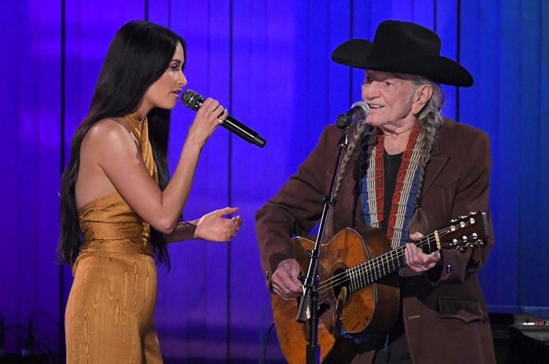 Willie Nelson, Kacey Musgraves Perform 'Rainbow Connection' on CMA Awards Willie Nelson, Country Girl Quotes, Girl Sayings, Country Music Association, Country Girl Problems, Zac Brown Band, Cma Awards, Magical Rainbow, Kacey Musgraves