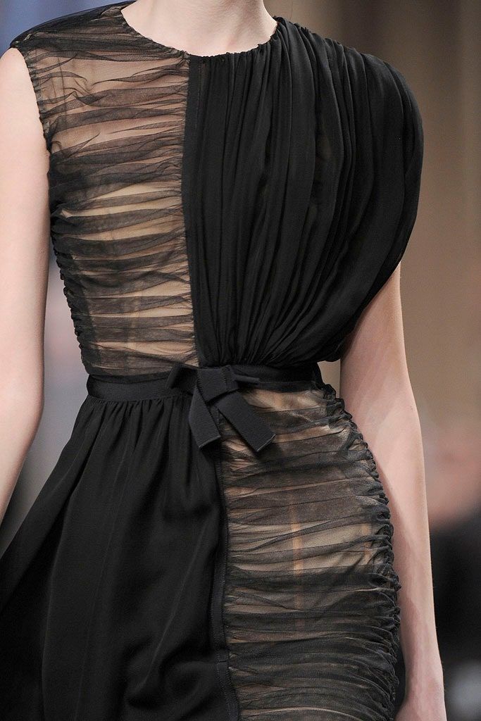 Giambattista Valli Fall 2010 Ready-to-Wear Fashion Show | Foci
