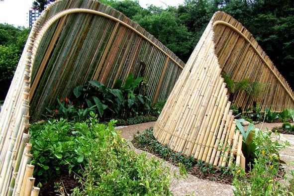 Instead of shading plants, this design could be modified to provide shade and an area to rest. Like a bamboo hobbit house with a mosquito net Garden Fencing, Garden And Yard, Backyard Garden, Backyard Landscaping, Wind Break Garden, Florida Landscaping, Potager Garden, Mini Garden, Landscaping Ideas