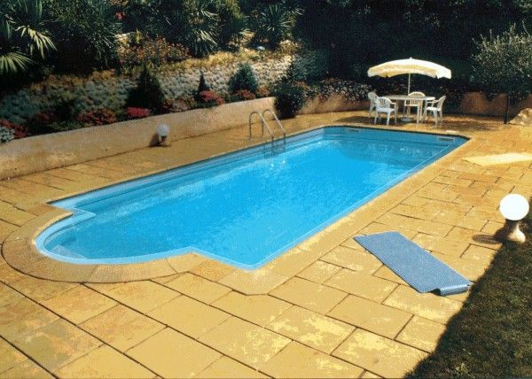 Astropool ✅ Empresa experta en la construcción, instalación de Piscinas Prefabricadas de Poliéster Sevilla, Cádiz, Huelva, Jaen, Córdoba, Almería, Málaga, Granada y toda Andalucia Pool, Granada, Outdoor Decor, Michele, Home Decor, Ideal House, Pool Installation, Raised Pools, Houses