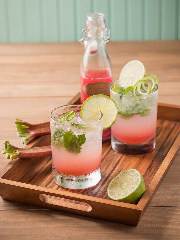 Rhubarb Mojito, Rhubarb Cocktail, Rhubarb Syrup, Mint Mojito, Rhubarb Fruit, Cocktail Syrups, Cocktail And Mocktail, Fun Cocktails, Summer Drinks