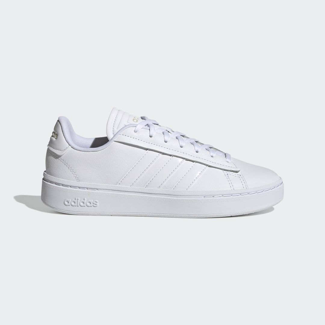 A veces lo clásico es la mejor respuesta para el futuro. Esta zapatilla adidas inspirada en la estética del tenis presenta un diseño atemporal y actual para que explores lo que te hace ser tú misma. Llévala para cualquier ocasión. Tenis Casual Adidas, Adidas Tennis, Sneakers Adidas, Textiles, Business Casual Fall, Adidas Grand Court, Baskets Adidas, Professional Outfits, Adidas Sneakers