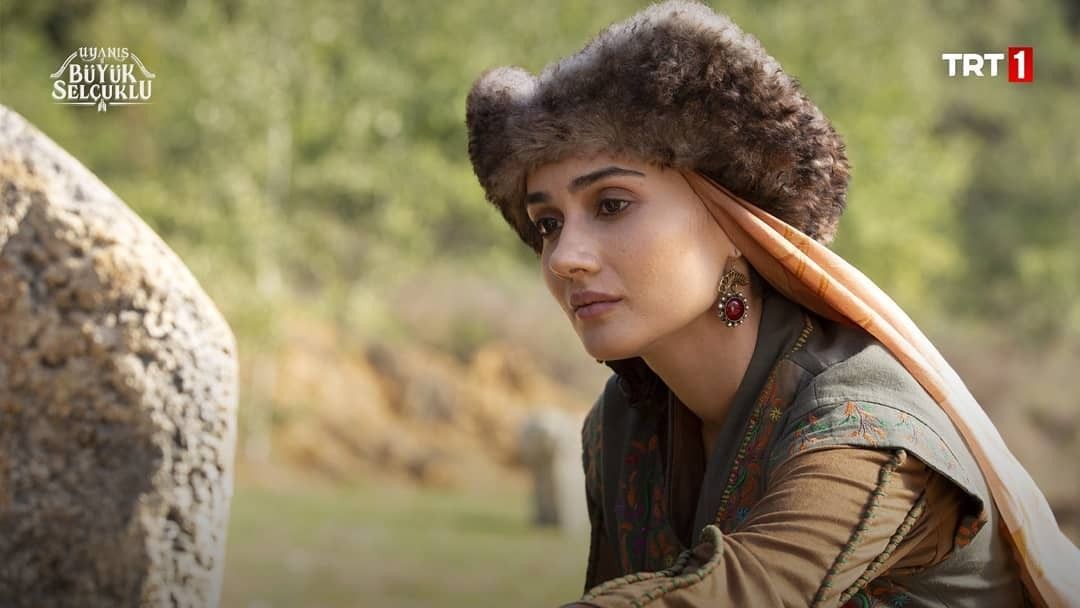 #Turna #TurnaHatun #TurnaHâtun #sevdaerginci #sevda_erginci #UyanışBüyükSelçuklu #UyanisBuyukSelcuklu #ergincisevda_turna #AwakeningGreatSeljuk #SelçukluDevleti #Nizamülmülk Naha, Beautiful Celebrities, Winter Hats, Dreadlocks, Hair Styles, Beauty, Fashion, Handsome Celebrities, Hair Plait Styles