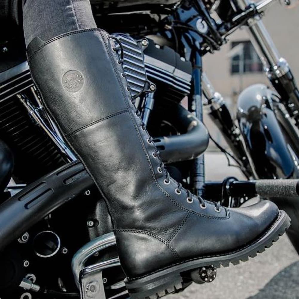 The 5 Types of Knee-High Boots All Shoe Lovers Should Know Gothic Wedding, Celebrity Outfits, Justfab, Shoe Dazzle, Thigh High Boots, Thigh Highs, Combat Boots, Thighs, Wedding Dress