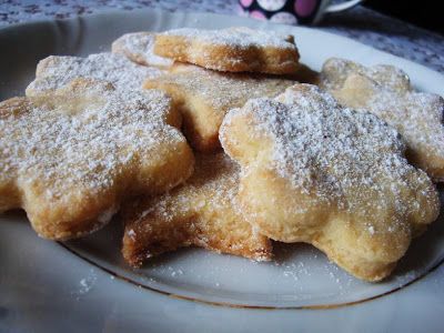 Nasza domowa biblioteczka wzbogaciła się o kilka książek kucharskich. Wszystko za sprawą nowo odkrytej hurtowni. Można naprawdę tanio dostać... Polish Recipes, Food Cakes, Recepies, Cookies Et Biscuits, Brownies, Cake Recipes, French Toast, Cooking Recipes, Favorite Recipes