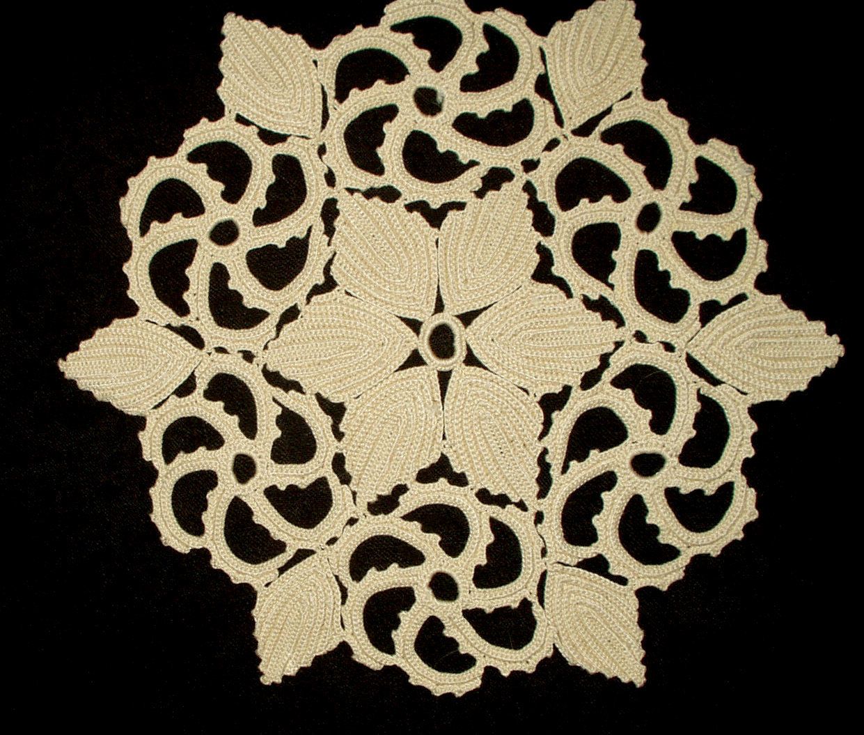 Antique Vintage 1900's 1920's Irish Crochet Table Doily Crochet Home, Irish Crochet, White Crochet, Crochet Gifts, Vintage Crochet Pattern, Crochet Motif, Lace Doilies, Crochet Doilies, Point Lace