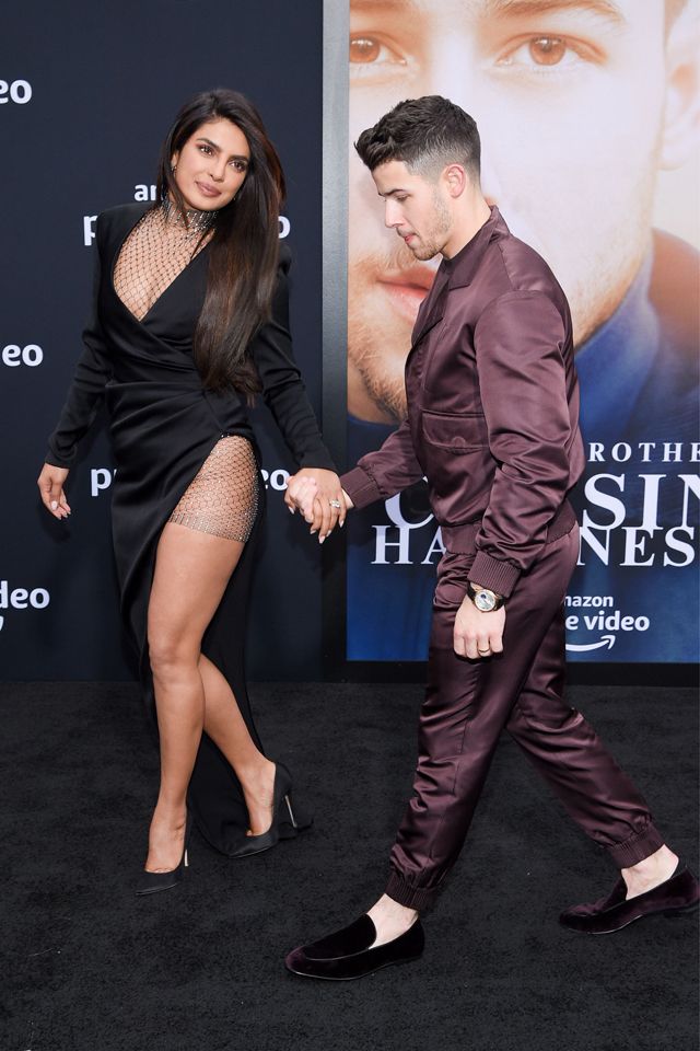 Priyanka Chopra feneke konkrétan kilógott a vörös szőnyegen Bollywood Actress Hot Photos, Bollywood Girls, Beautiful Bollywood Actress, Bollywood Fashion, Beautiful Indian Actress, Priyanka Chopra Images, Priyanka Chopra Bikini, Summer Wedding Outfit Guest, Dresses To Wear To A Wedding