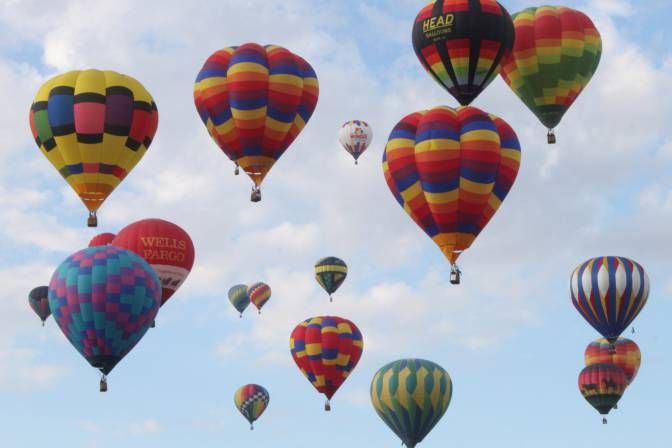 Tens of thousands of spectators swarmed the launch field Saturday for the first mass ascension of the 44th annual Albuquerque International Balloon Fiesta. (Photo: AP/Susan Montoya Bryan) Albuquerque Balloon Festival, Hot Air Balloons Photography, Vintage Neon Signs, Hot Air Ballon, Air Balloon Rides, Ballooning, Beautiful Moon, Birds Eye, Cool Artwork