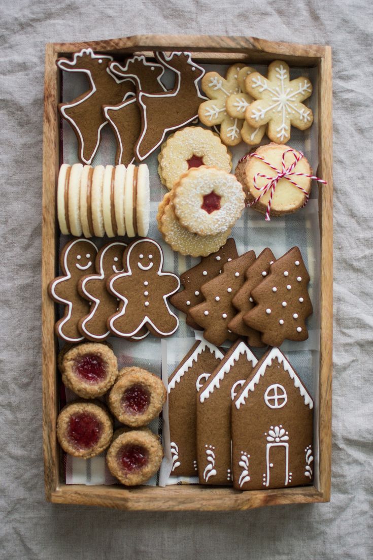Recipe for gingerbread cookies, which you can use to make a pretty Christmas cookie box! #cookiebox #christmascookies #holidaybaking #gingerbread #gingerbreadcookies Xmas Food, Christmas Sweets, Christmas Cooking, Noel Christmas, Cookies Recipes Christmas, Christmas Goodies, Christmas Dinner, Christmas Decorations, Christmas Cookie Boxes