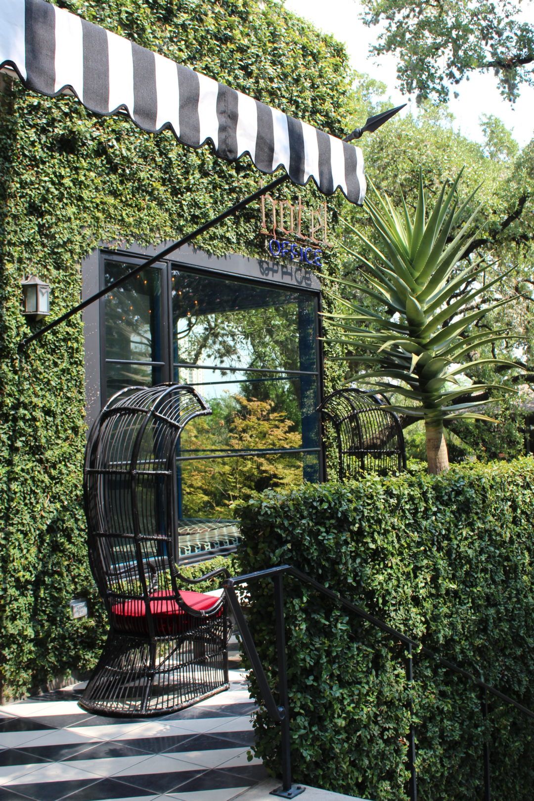 A Sweet Soul In Austin Tx Hotel Saint Cecilia Texas The Best Hotel In Austin Texas Saint Cecilia Click On This Pin For More Photos Of Beautiful Boutique