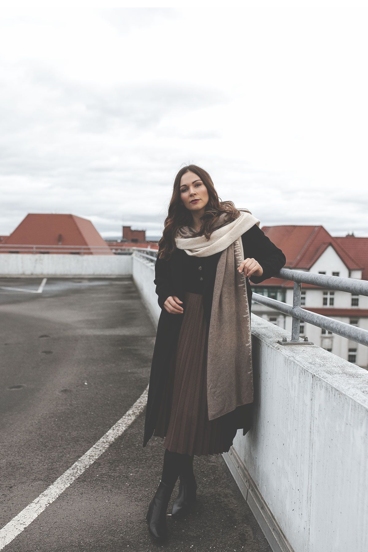 Winter Outfit mit Faltenrock und klassisch schwarzem Wollmantel - Kleidermädchen: Fashion, Beauty, Interior und Food Blog aus Sachsen und Thüringen! Winter Outfit mit Faltenrock und klassisch schwarzem Wollmantel - Kleidermädchen: Fashion, Beauty, Interior und Food Blog aus Sachsen und Thüringen!