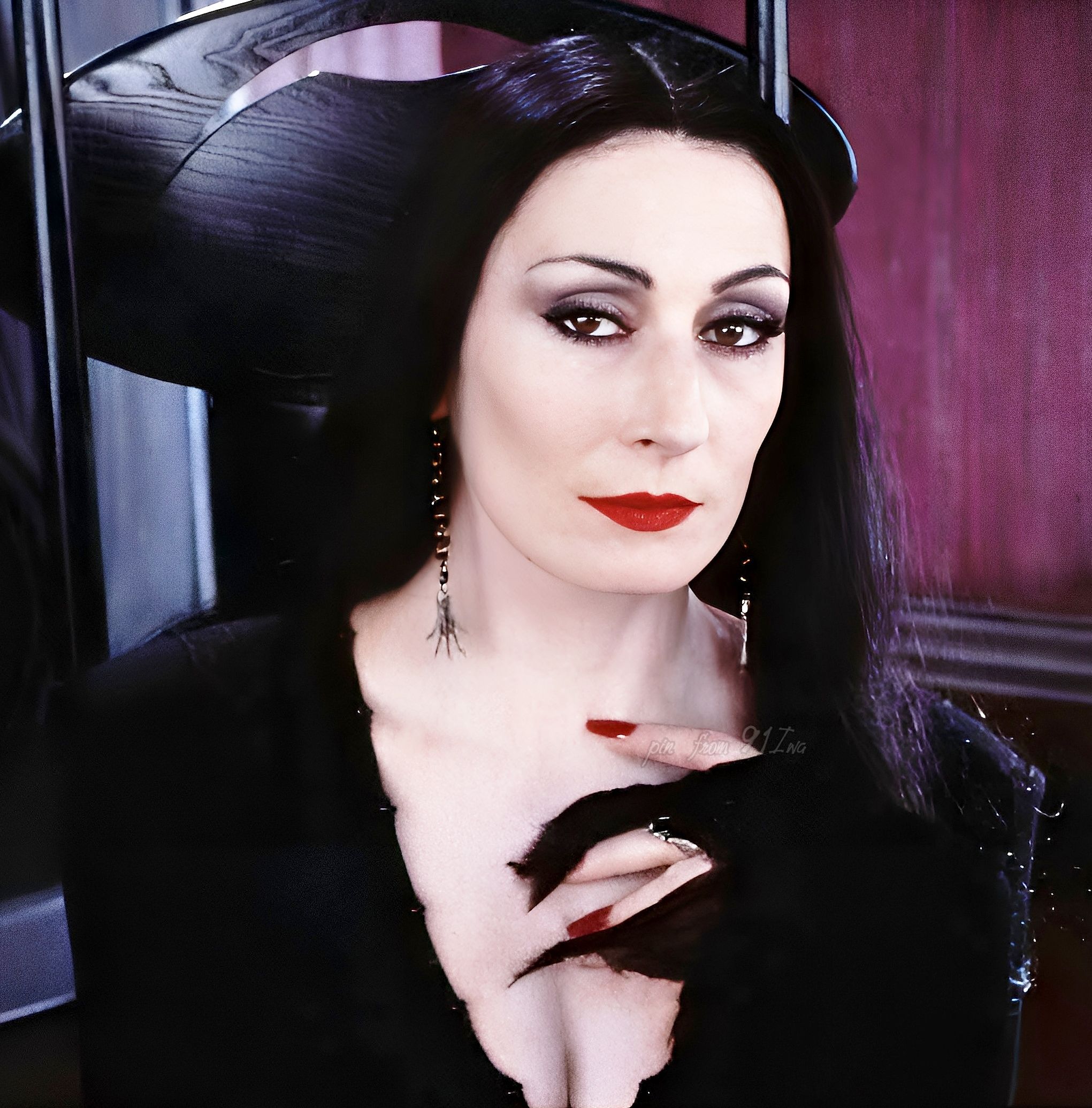 Anjelica Huston Morticia