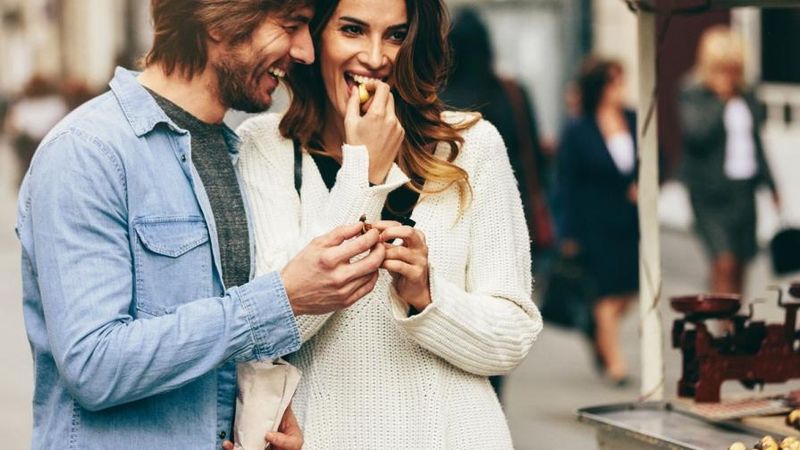 Verrückte mädchen auf online-dating