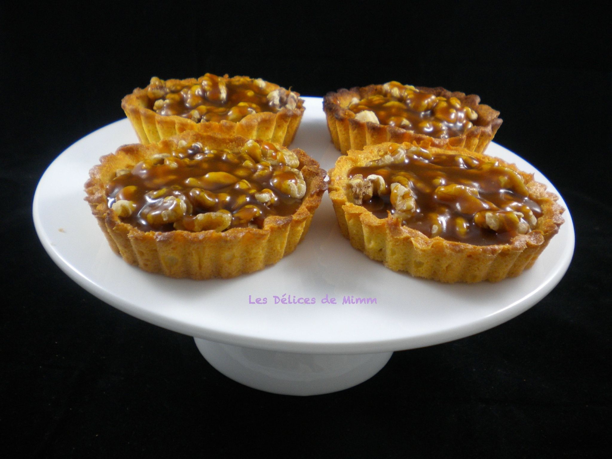 Tartelettes Aux Noix Caramel Au Beurre Sale L Heure Du Cream Tartelette Aux Noix Mini Tarte Tarte Aux Noix