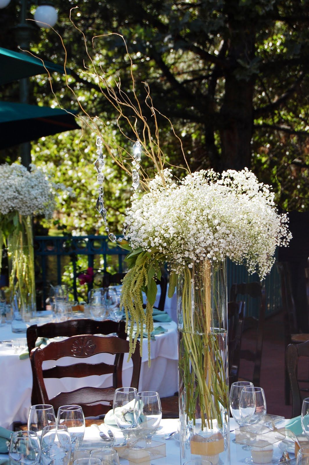 Love These Centerpieces Gypsophila Bunches With Finishing Touches Decorating Ideas Cute Wedding Table Decoration Using Cylinder Gl Flower Vase And White Allium Flowers For Tall Vases Red