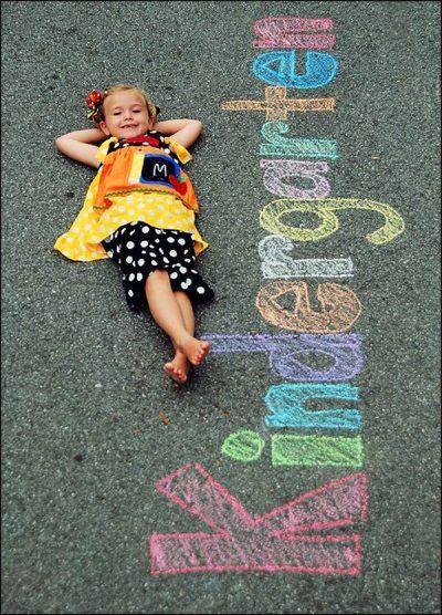 First Day of School Picture Ideas | Photo Ideas for Back to School First Day of School Photos #kids #school #schooling #positive #splendid Kindergarten Pictures, Preschool Pictures, Preschool Photo Ideas, Teaching Preschool, First Day Of School Pictures, School Photos, Kindergarten Architecture, Kind Photo, Father's Day