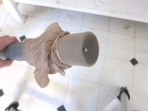 If you've ever lost the back of an earring, this hack is going to change your life. The vacuum will suck up the tiny item you lost, but the pantyhose prevents it from going into your bag. See more at Instructables » 100 Life Hacks, Simple Life Hacks, Useful Life Hacks, Life Tips, Life Lessons, Diy Cleaning Products, Cleaning Organizing, Cleaning Hacks, Cleaning Solutions