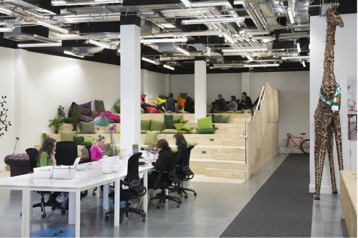 カメラマンクレジット:エド・リーブ/Airbnbのニューダブリンオフィスの内部 Creative Office Space, Office Space Design, Workspace Design, Cool Office, Office Interior Design, Interior Spaces, Interior Architecture, Corporate Interiors, Office Interiors