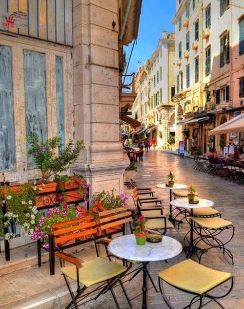 Από τα καντούνια της Κέρκυρας ~ From the alleys of Corfu a cute ...