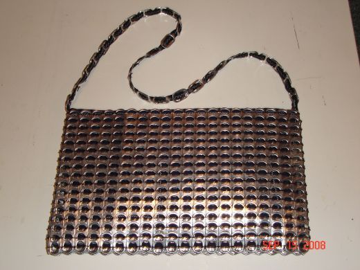 Making a purse with pop tabs - not sure if I could actually do it... Soda Tab Crafts, Can Tab Crafts, Crochet Purses, Crochet Bag, Pop Top Crochet, Crochet Cupcake, Pop Top Crafts, Pop Tab Purse, Pop Can Tabs