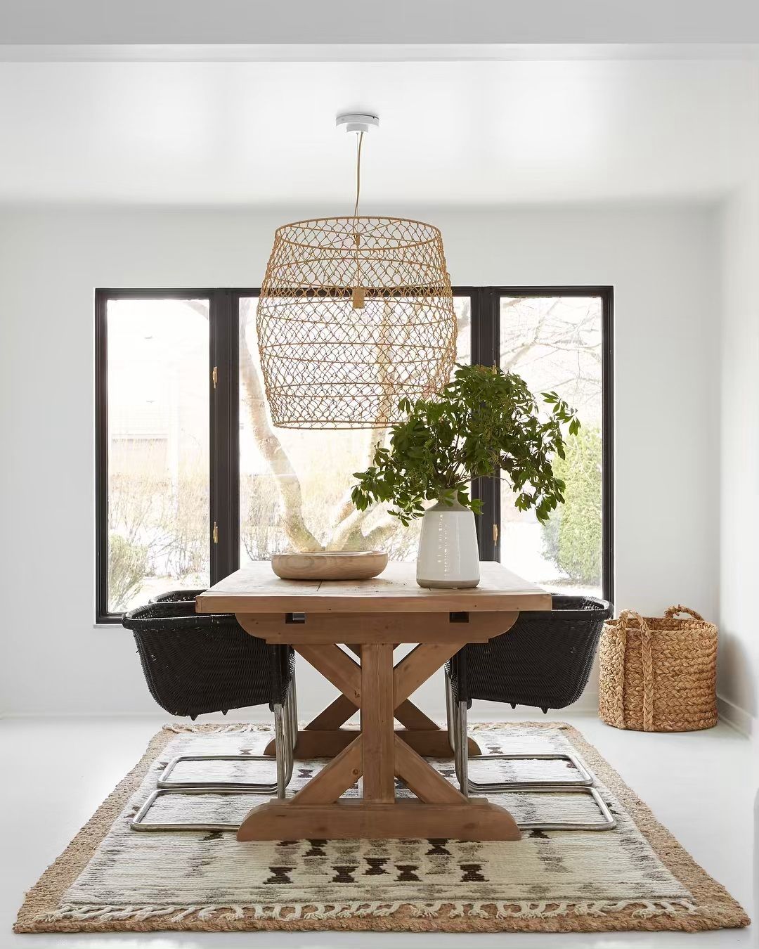 Leanne Ford on Instagram: “This #diningroom is all about the windows. They seemed dated before, but surrounded by clean #white #walls these #windows feel new again.…” #leannefordinteriors