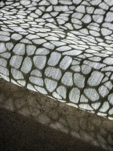 The luminous fabric conquers interiors