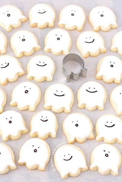 17 Halloween Sugar Cookie Ideas You Can Actually Do Yourself #halloweensugarcookies
