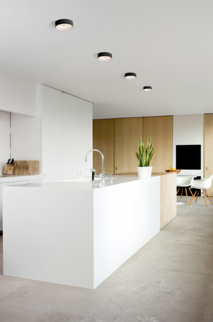 Wit en hout in de keuken. Fris, anders en toch warm! | Garden ... Wit en hout in de keuken. Fris, anders en toch warm! | Garden ...