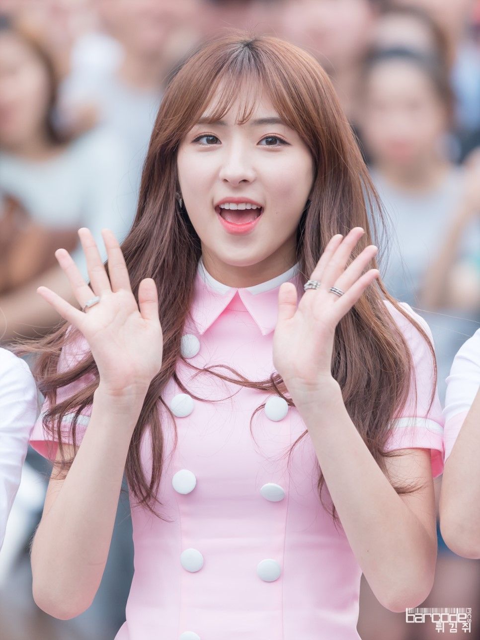 wjsn eunseo son juyeon shinchon guerilla wjsn eunseo son juyeon shinchon guerilla