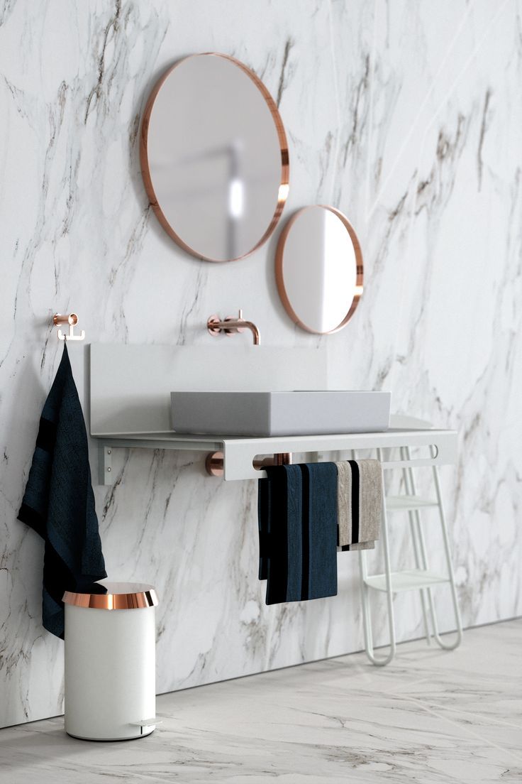Frost har ett elegant sortiment av badrumsprodukter för alla badrum i huset. Produkter sträcker sig från tvåldispenser till toalettborstar, vilket ger dig många möjligheter att komplettera designen i ditt hem med snygga inredningsdetaljer. Bathroom Table, Porte Design, Bathroom Inspiration, Bathroom Accessories, Decoration, Mirror, Furniture, Home Decor, Elegant