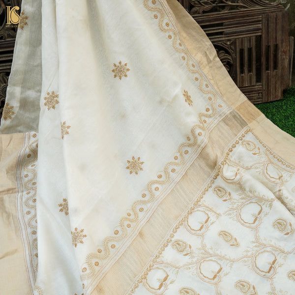 Category: Pure Chanderi Silk Khinkhwab introduces beautiful Lucknowi Chikankari work. This traditional embroidery style is one of Lucknow’s most ancient and well-known art forms, introduced by the Mughals. Blending shimmer and grace, our new collection of Chikankari Chanderi Sarees are definitely a head-turner for the upcoming festive season! This masterpiece is delicate and inspiring with its embroidery and striking embellishments. As you adorn on this Chanderi saree, it will give you an ende Chanderi Silk Saree, Lucknow, Art Forms, Turner, Adornment, Sarees, Masterpiece, Embellishments, Category