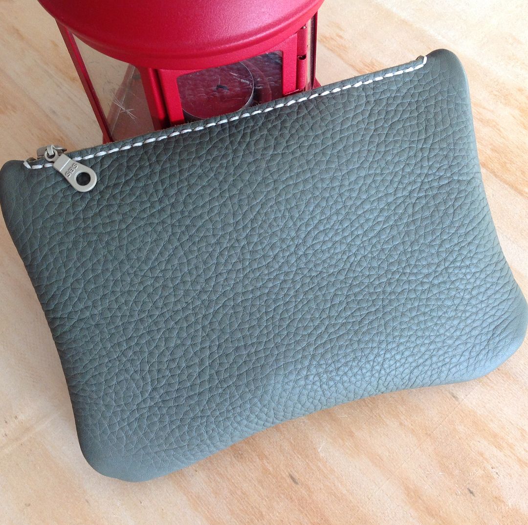 Deri Canta Cok Amacli El Cantasi Makyaj Cantasi Aksesuar Cantasi Seyahat Cantasi 100 Deri 100 El Yapimi Kisiye O Leather Makeup Bag Leather Clutch Bags
