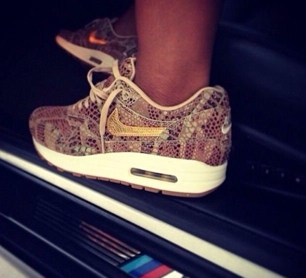 fille avec air max swag fille avec air max swag