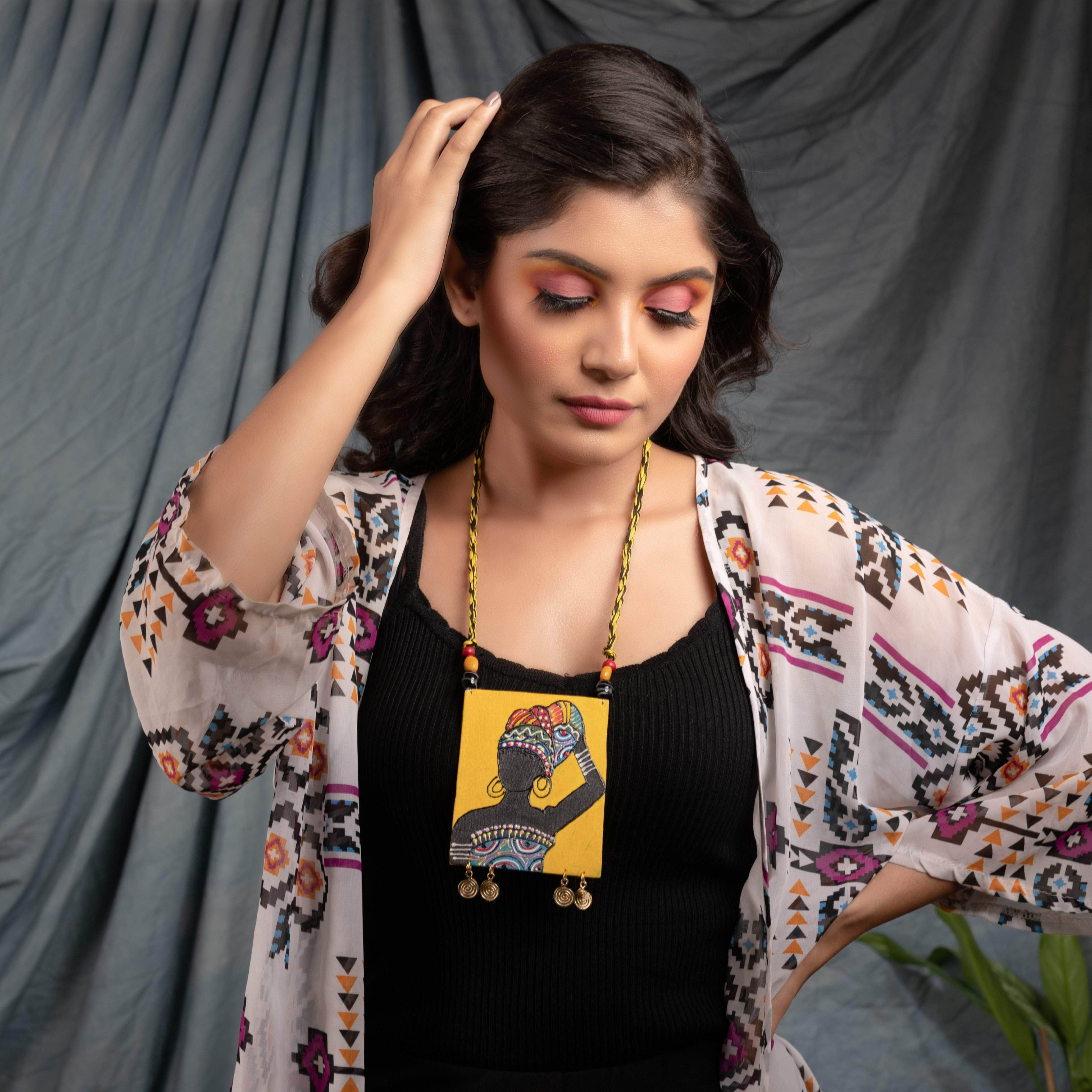 Product Features Colour: Multicolor Items included: Necklace with a pair of earrings Dimension in inches (L*B): 24 by 4 Weight: 100gms Material: Fabric, Acrylic paint, Cardboard base Vibrant in yellow, this necklace is crafted by hand. The square centerpiece features a traditionally painted image of a village woman. Diy Fabric Jewellery, Fabric Earrings, Fancy Jewellery, Textile Jewelry, Embroidery Jewelry, Jewellery Designs, Hand Painted Necklace, Hand Painted Jewelry, Handcrafted Necklace
