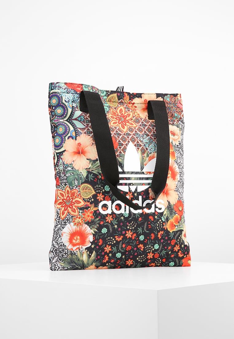 Consigue este tipo de bolso grande de Adidas Originals ahora ... Consigue este tipo de bolso grande de Adidas Originals ahora ...