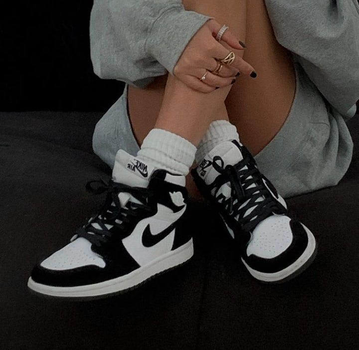 jordan 1s black and white womens