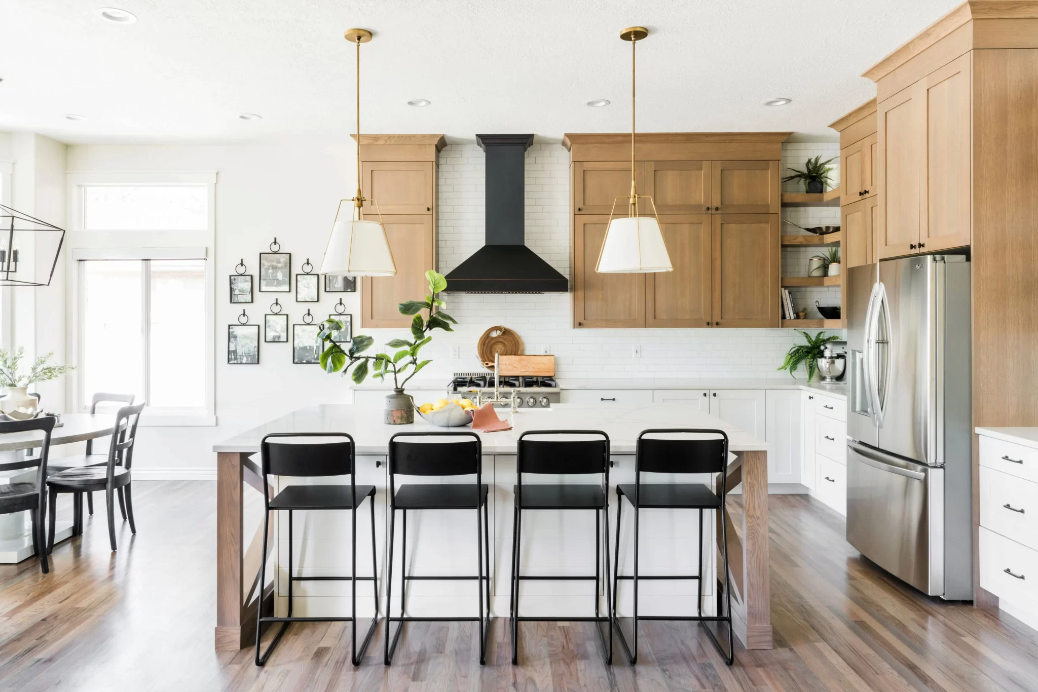 How to Make Your Home Renter-Friendly - Decorology Farmhouse Kitchen Remodel, Modern Farmhouse Kitchens, Home Kitchens, Glam Farmhouse, Kitchen Layout, Diy Kitchen, Kitchen Cabinets, White Kitchen, Galley Kitchen