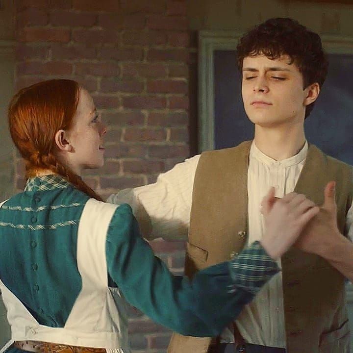 Gilbert Blythe, Dance Wallpaper, Amybeth Mcnulty, Gilbert And Anne, Anne White, Image Film, Anne With An E, Anne Shirley, Movie Couples
