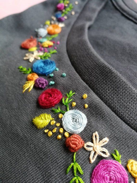 Customizable organic cotton t-shirt embroidered hand - COL FLEURI MULTICOLOR - T-shirt