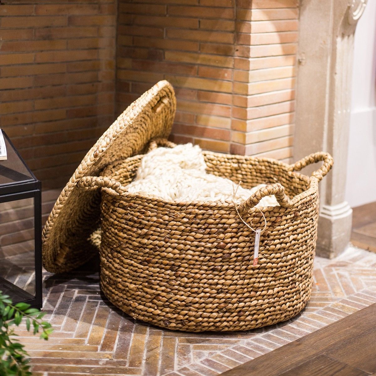 Корзина круглая из плетеных волокон эйхорнии. В36,5 см, Liane AM.PM. Artisanal, Wicker Laundry Basket, Am Pm, Home Decor, Hampers, Crafts For Kids, Yurts, Toys, Round Basket