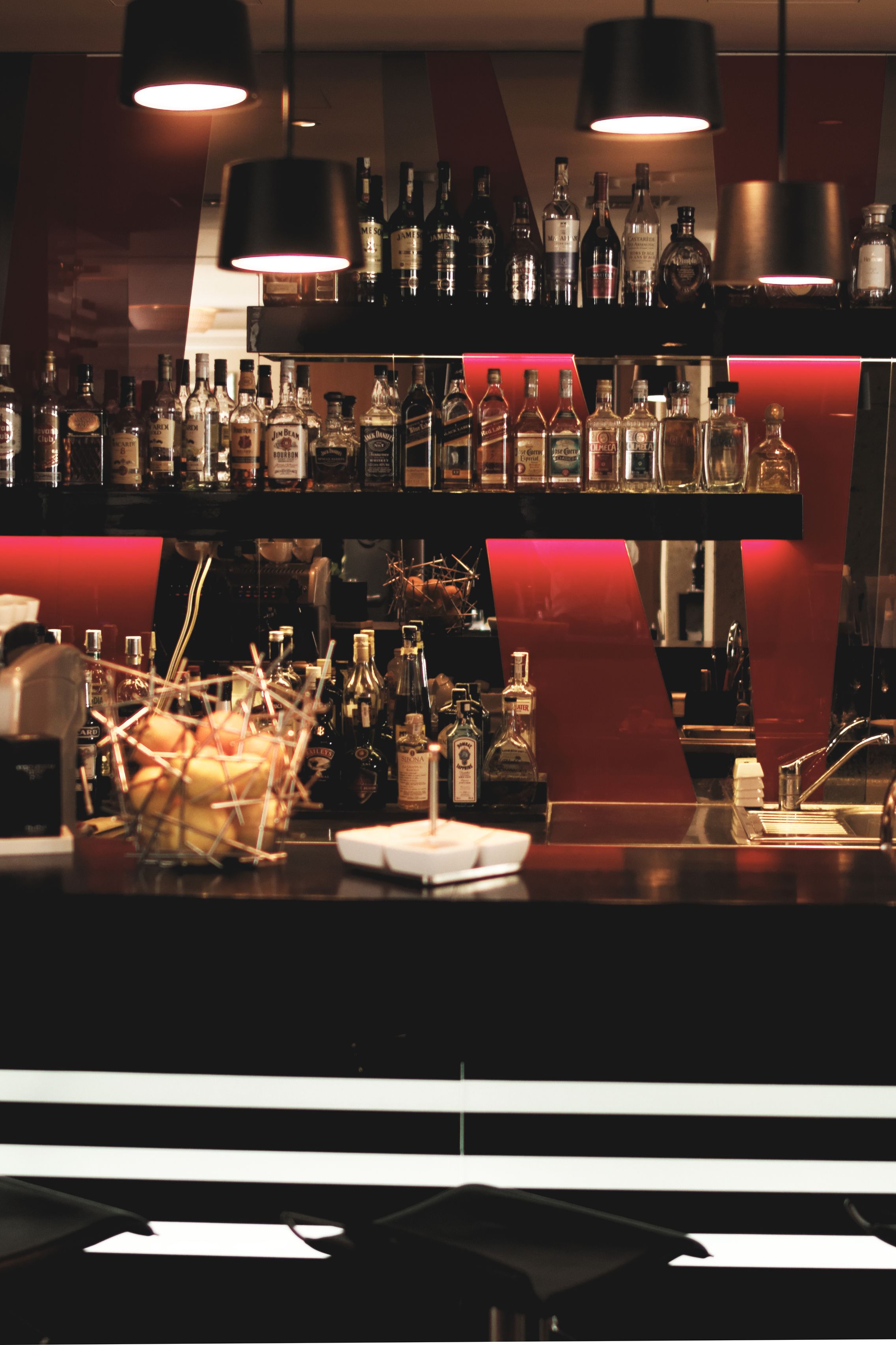 Okrem príjemného a profesionálneho personálu si u nás užijete vynikajúce jedlo a vína v reštaurácii Rouge. #HotelMikadoNitra #HotelNitra #Nitra #UbytovanieNitra #UbytovanieHotelMIKADO Chandelier, Ceiling Lights, Hotel, Table Decorations, Lighting, Furniture, Home Decor, Red, Candelabra