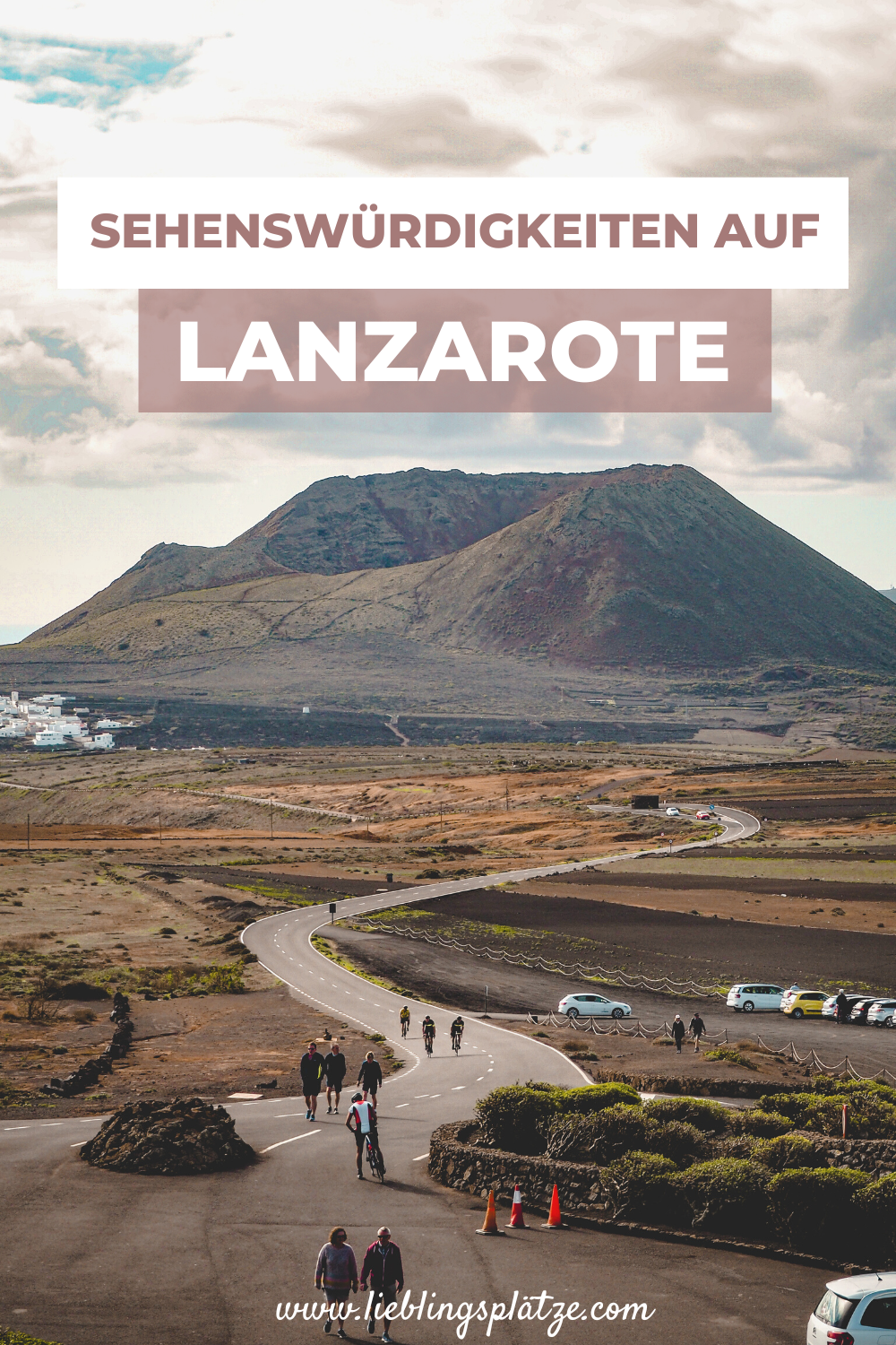 Meine Reisetipps für Lanzarote. Ich zeige dir, welche fünf Sehenswürdigkeiten du bei der Erkundung der Kanareninsel Lanzarote auf eigene Faust mit dem Mietwagen nicht auslassen solltest. Mountains, Natural Landmarks, Nature, Travel, Teneriffe, Lanzarote, Viajes, Europe Travel Tips, Canary Islands